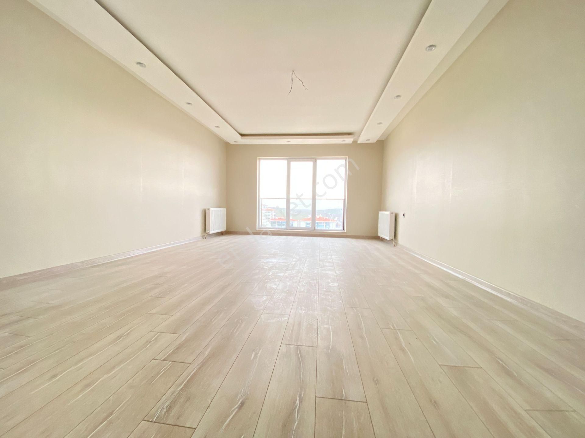 Gökçe Emlak'tn Sarayda Sitede Ultrageniş 4+1 Satılık Sıfır Daire