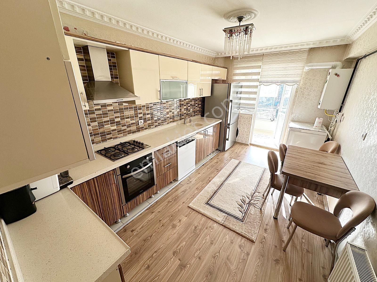 Cihan'dan Estergon Cadde'ye Yakın Site Dairesi Genişliğinde Dair