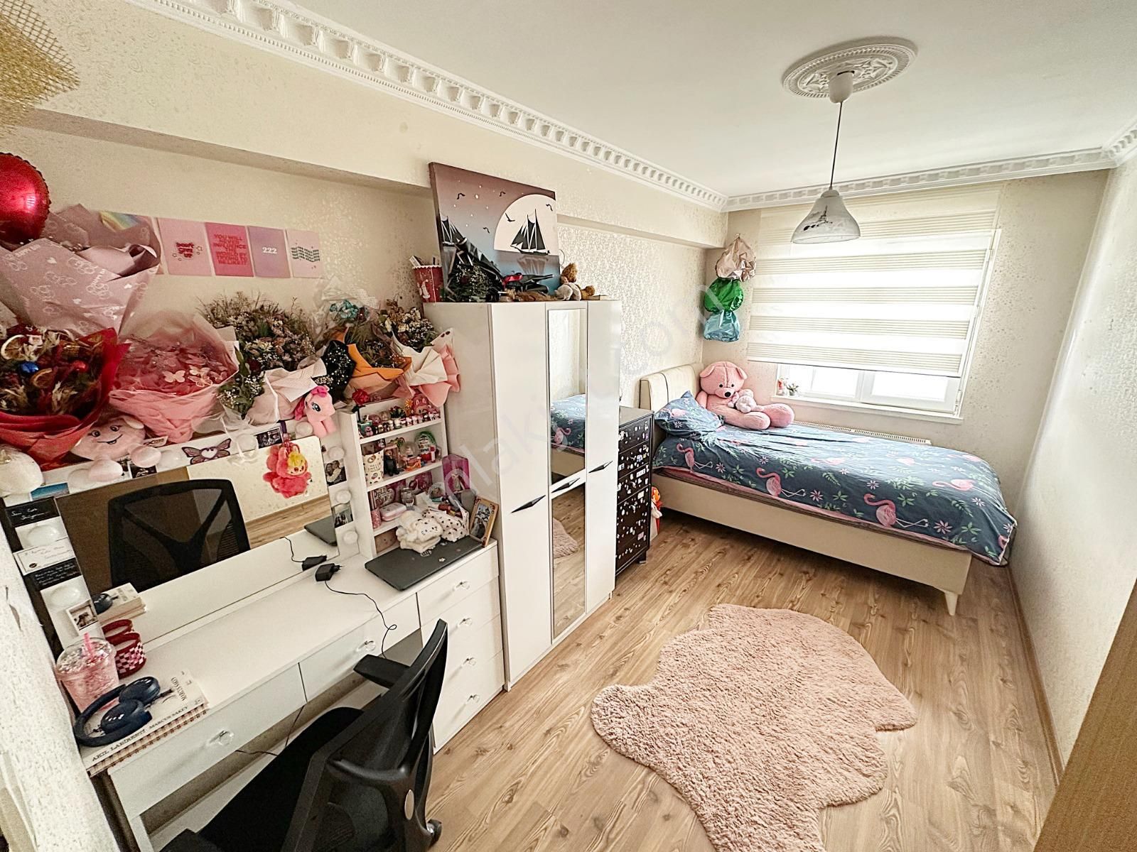 Cihan'dan Estergon Cadde'ye Yakın Site Dairesi Genişliğinde Dair - Görsel 15