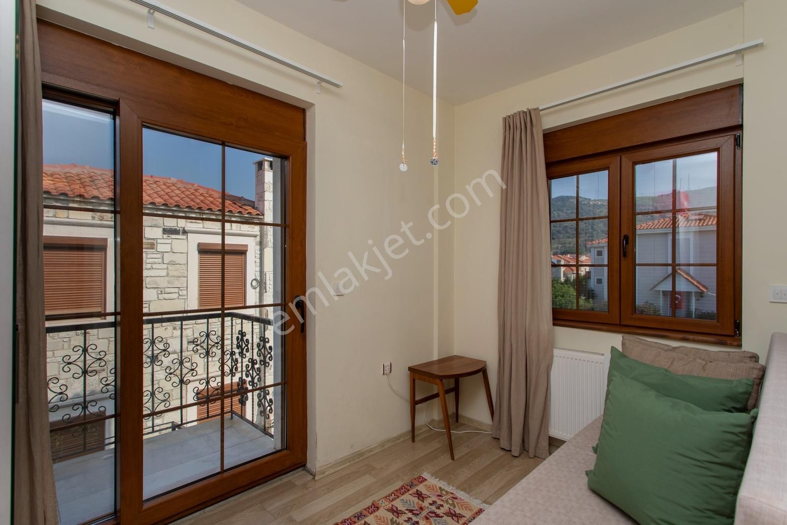 Eski Foça Atatürk Mah. Satılık 3+1 Tam Müstakil Havuzlu Villa - Görsel 9