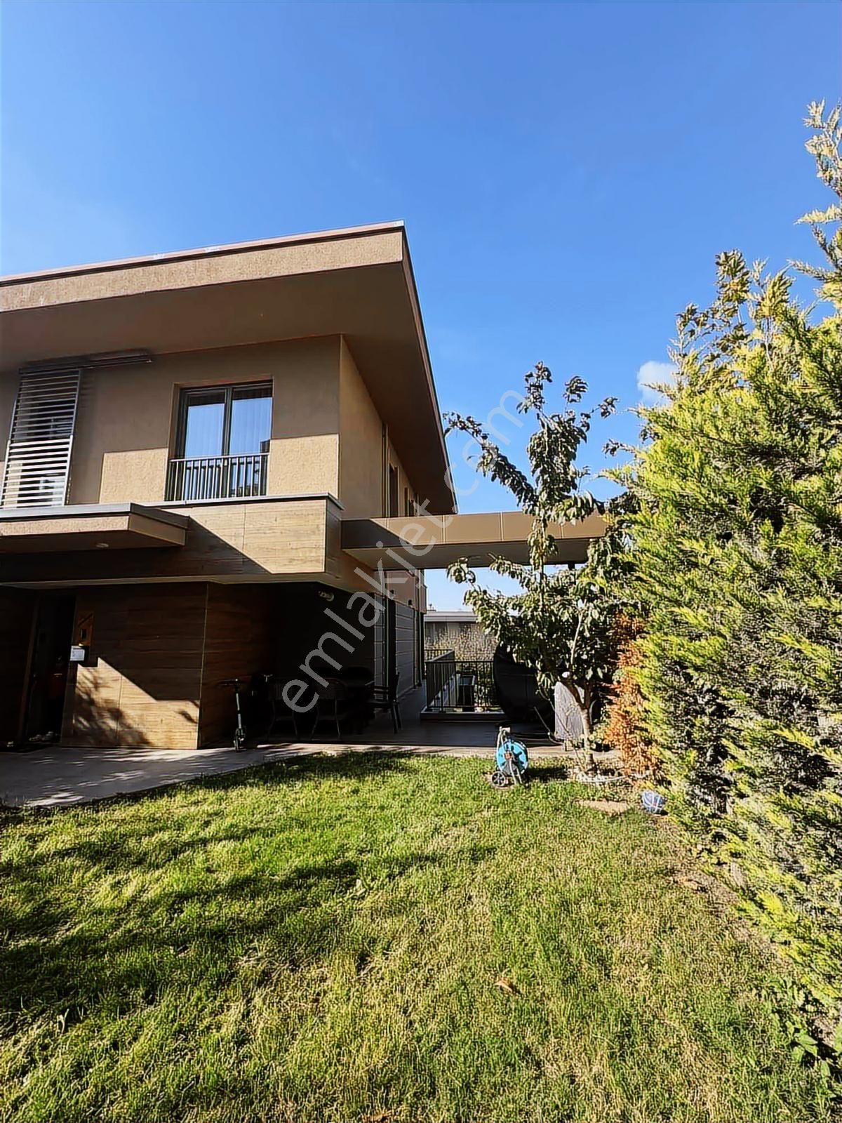 Eston Koru Köşe Sky Villa 4+1