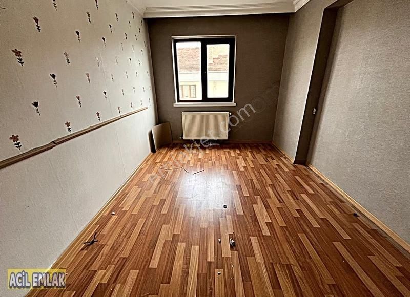 Acil Emlaktan Kat Konumunda Full Yapılı Kiralık Daire - Görsel 11