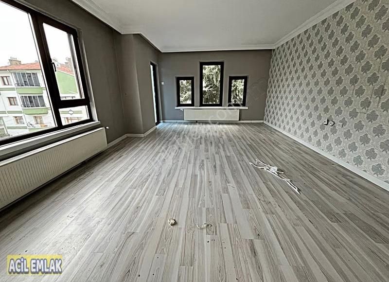 Acil Emlaktan Kat Konumunda Full Yapılı Kiralık Daire - Görsel 3