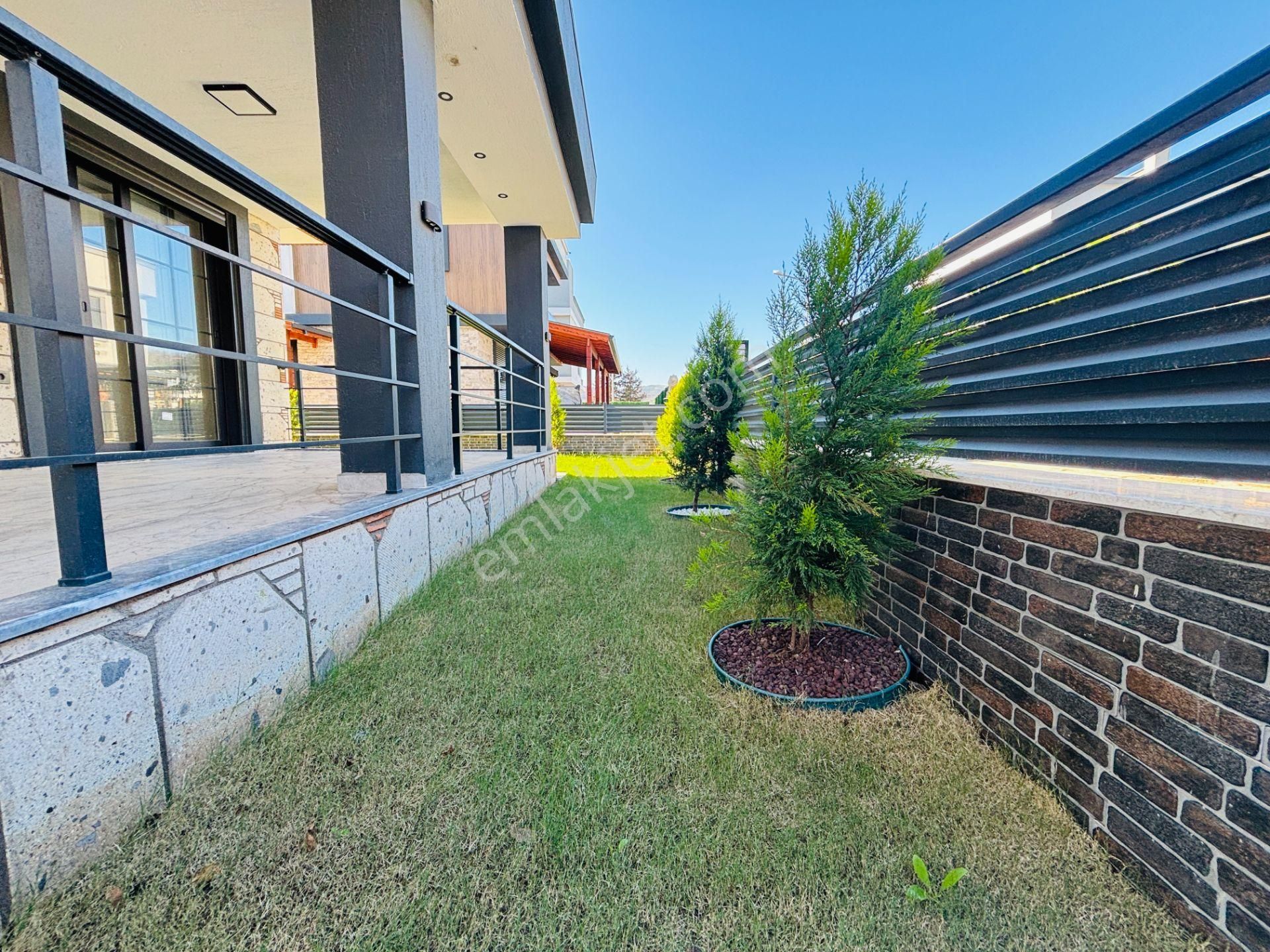 İzmir Seferihisar Doğanbey'de Bağımsız Havuzlu Geniş Bahçeli Satılık 3+1 Villa - Görsel 16