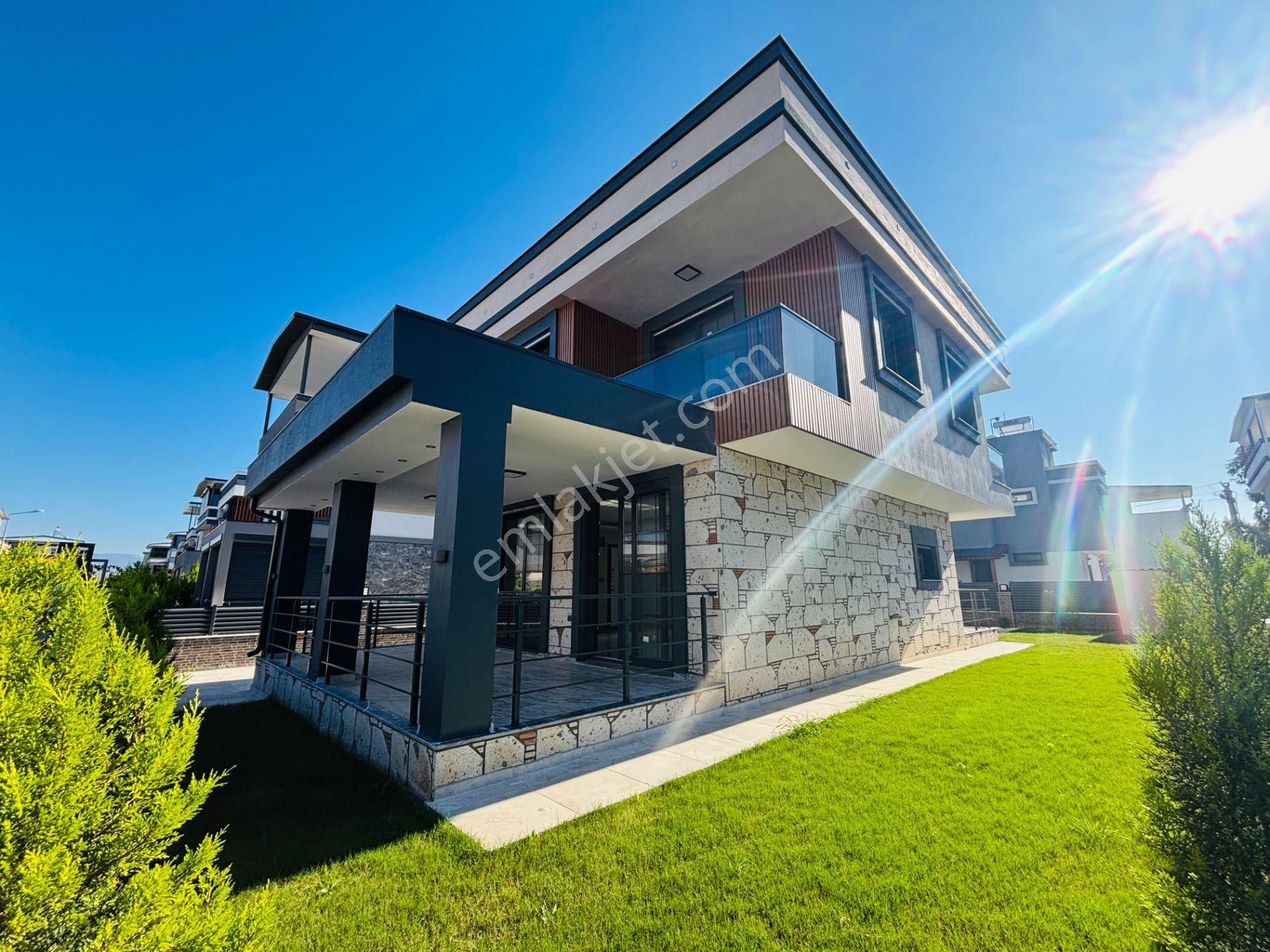 İzmir Seferihisar Doğanbey'de Bağımsız Havuzlu Geniş Bahçeli Satılık 3+1 Villa - Görsel 15