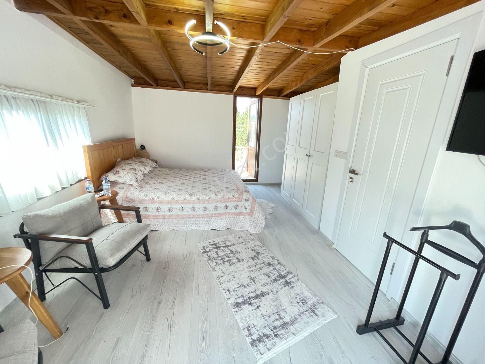 İzmir Seferihisar Doğanbey'de Otoparklı Geniş Bahçeli Ferah Satılık 3+1 Villa - Görsel 25