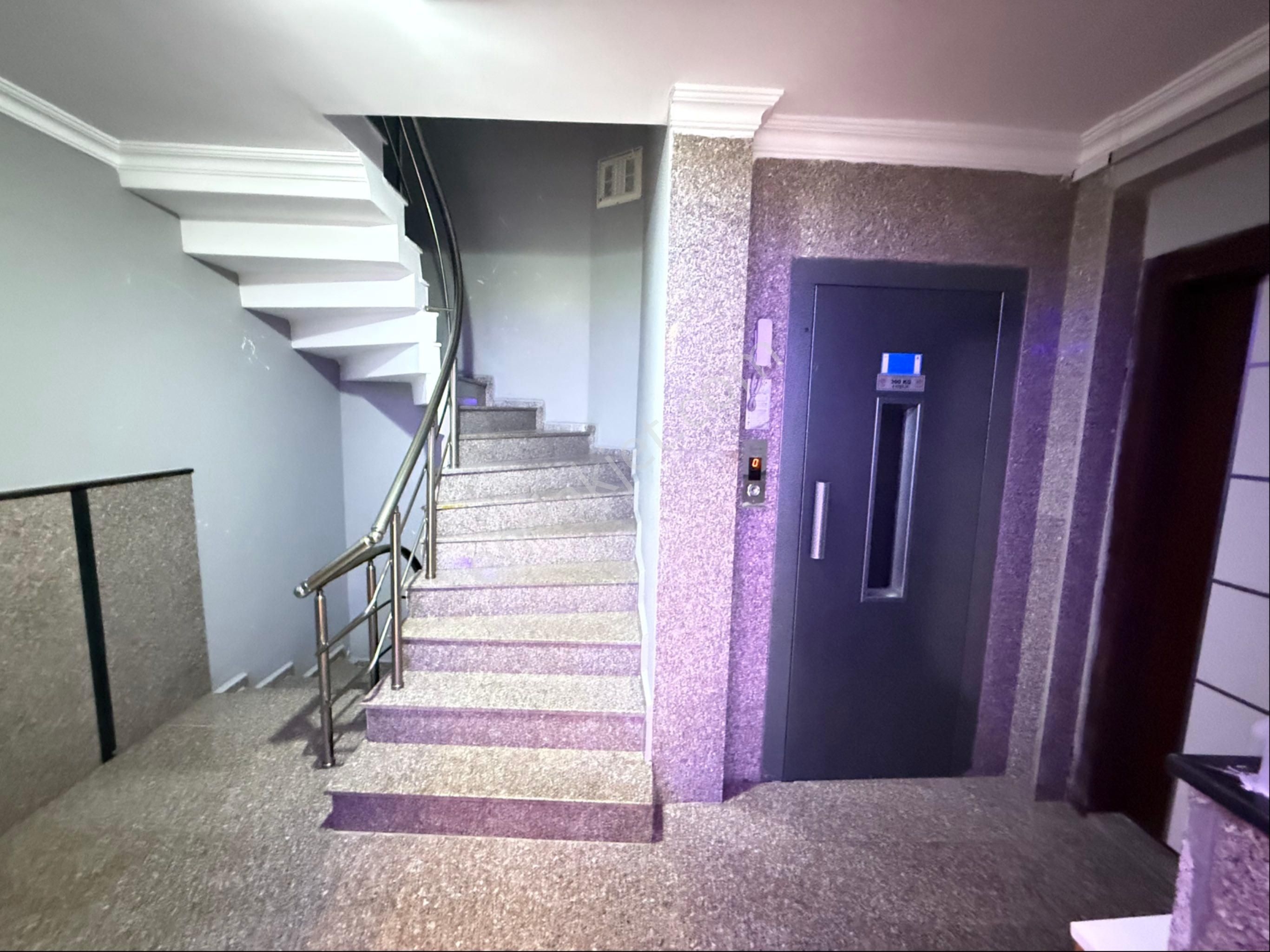 Cadde Arkası 1.kat Ayrı Mutfaklı Geniş Ferah 1+1 Lüks Daire - Görsel 29