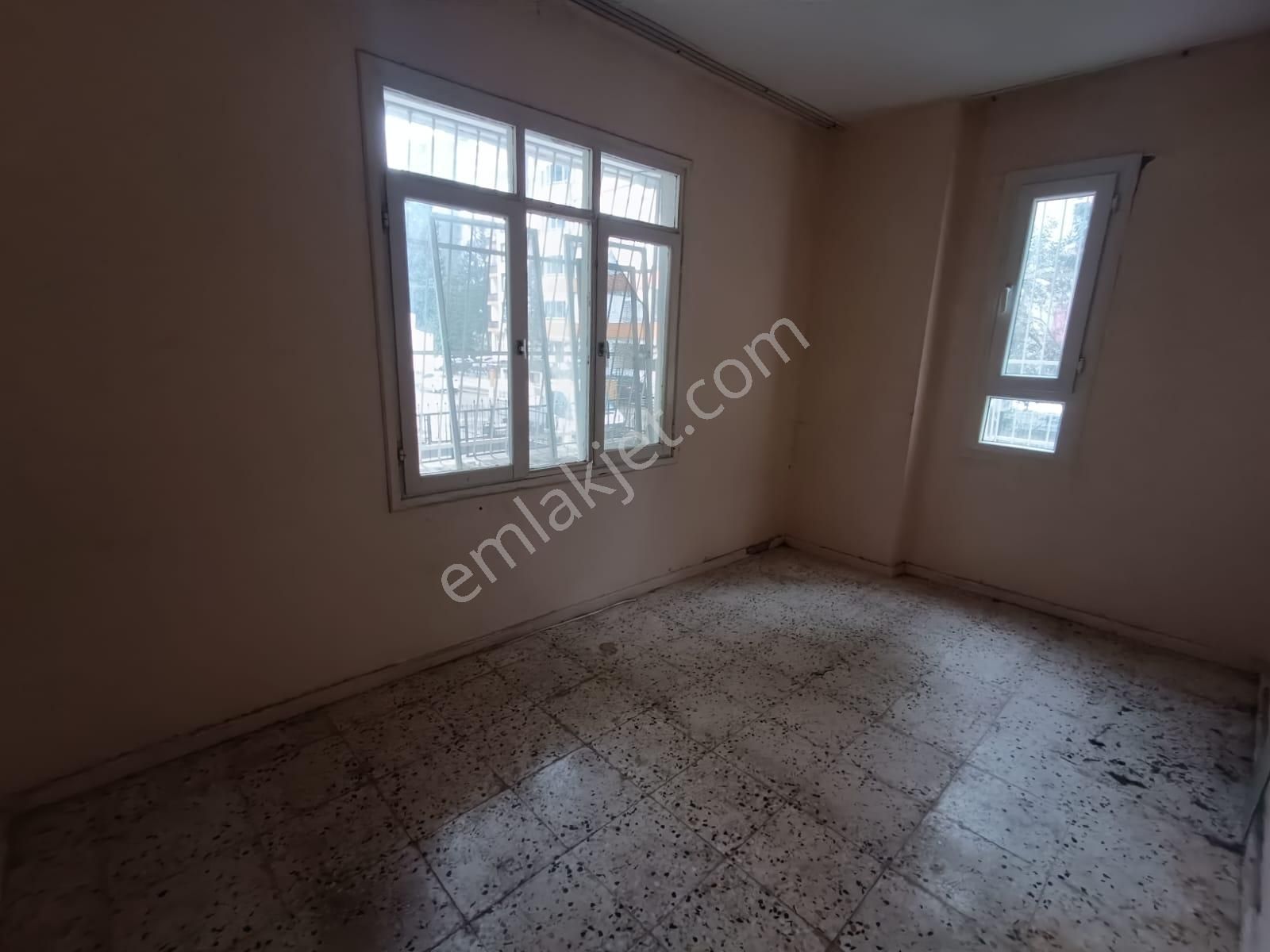 Güzelyalı Mahallesi T.özala 1 Dakika Mesafede 2+1 Açık Mutfak Kiralık Daire - Görsel 4