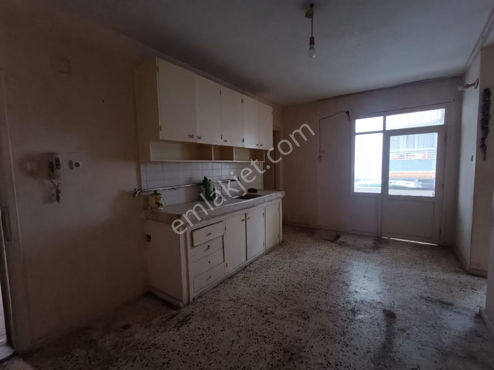 Güzelyalı Mahallesi T.özala 1 Dakika Mesafede 2+1 Açık Mutfak Kiralık Daire - Görsel 2
