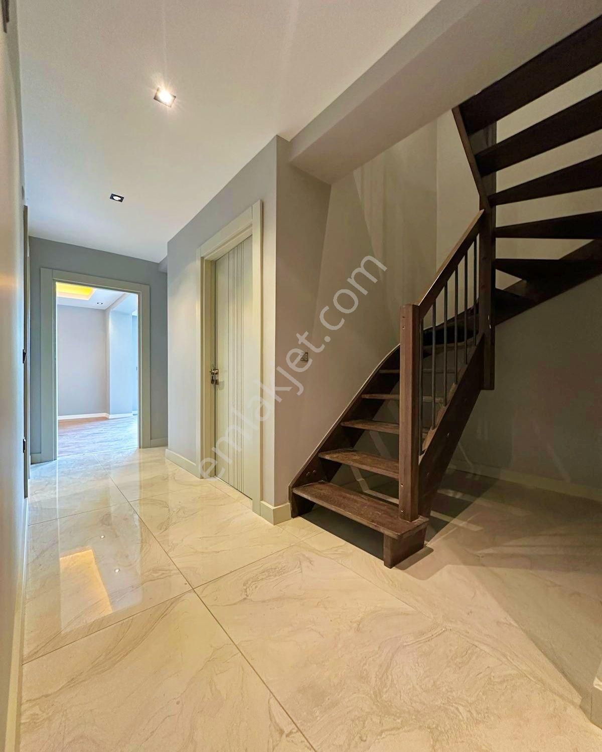 Beylikdüzü Kavaklı'da 3+1 Müstakil Bahçeli Villa Tadında Daire - Görsel 13