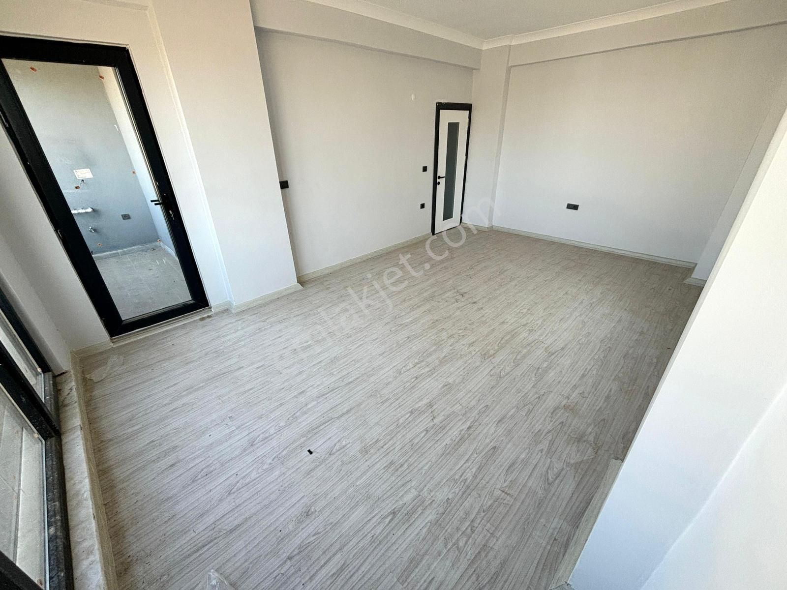 🏡 Referans'tan Altınkum'da Ön Cephe Ebeveyn Banyolu Yeni Bina 2+1 Daire - Görsel 12