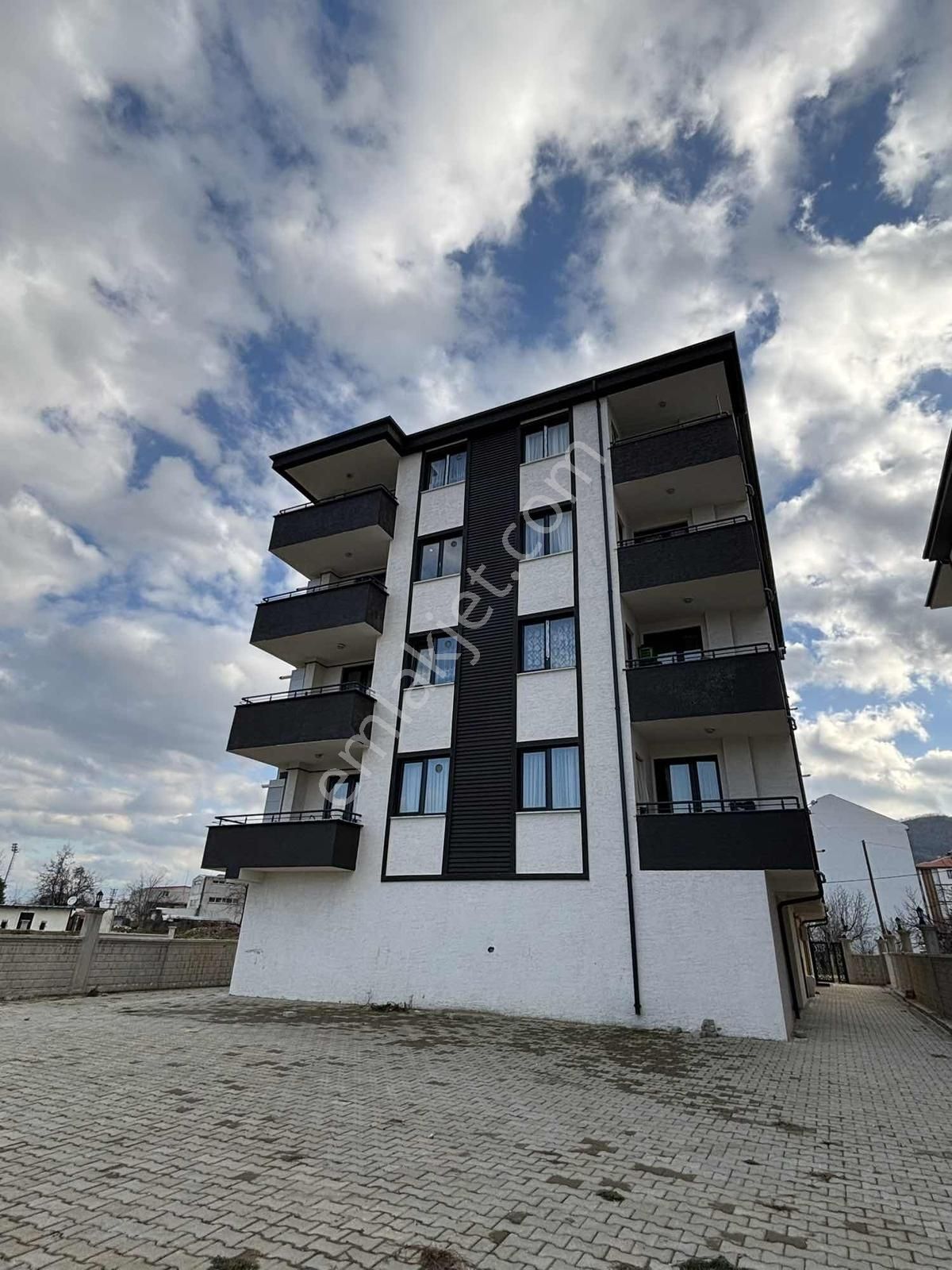 Cerrah Mahallesı'nde Yatırım Fırsatı 2+1 Daireler - Görsel 12