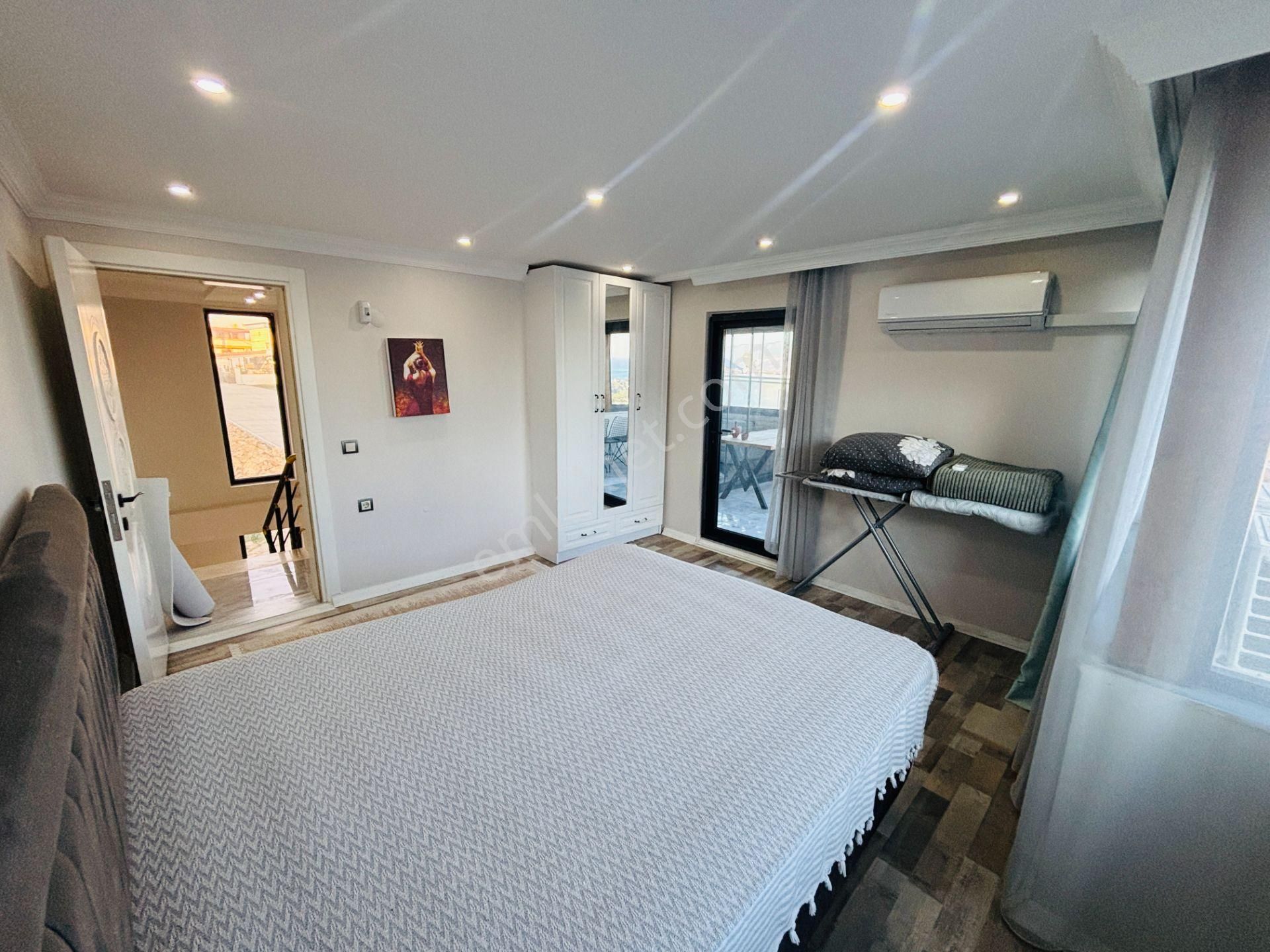 İzmir Seferihisar Atatürk Mahallesi’nde Eşyalı Deniz Manzaralı Havuzlu 4+2 Tripleks Yazlık Villa - Görsel 27