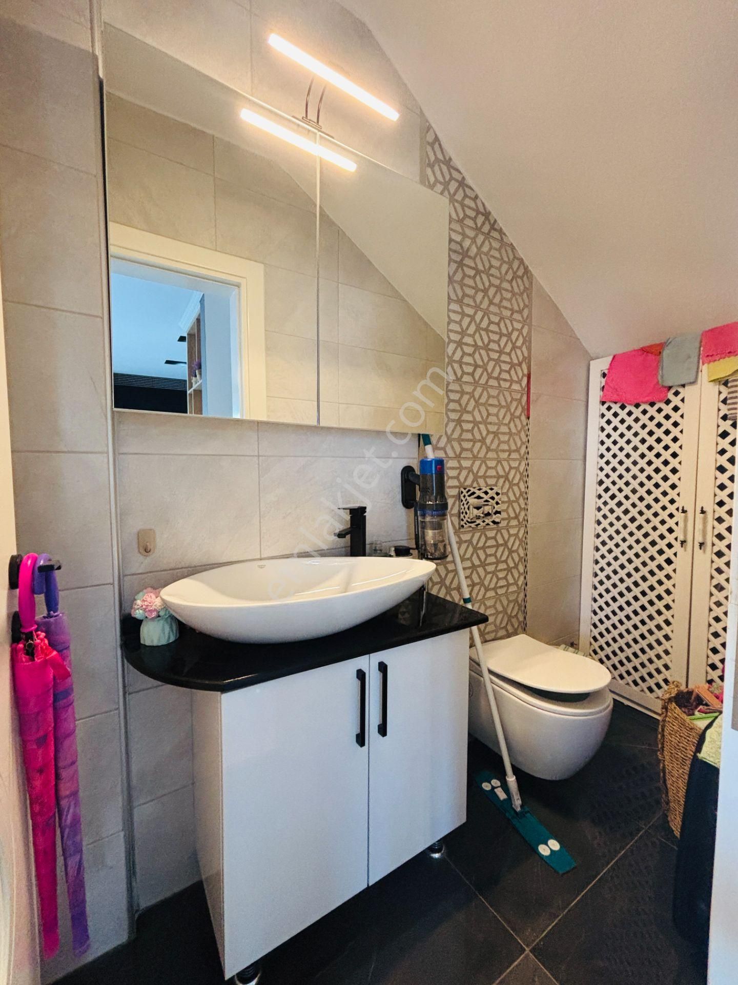 İzmir Seferihisar Atatürk Mahallesi’nde Eşyalı Deniz Manzaralı Havuzlu 4+2 Tripleks Yazlık Villa - Görsel 18