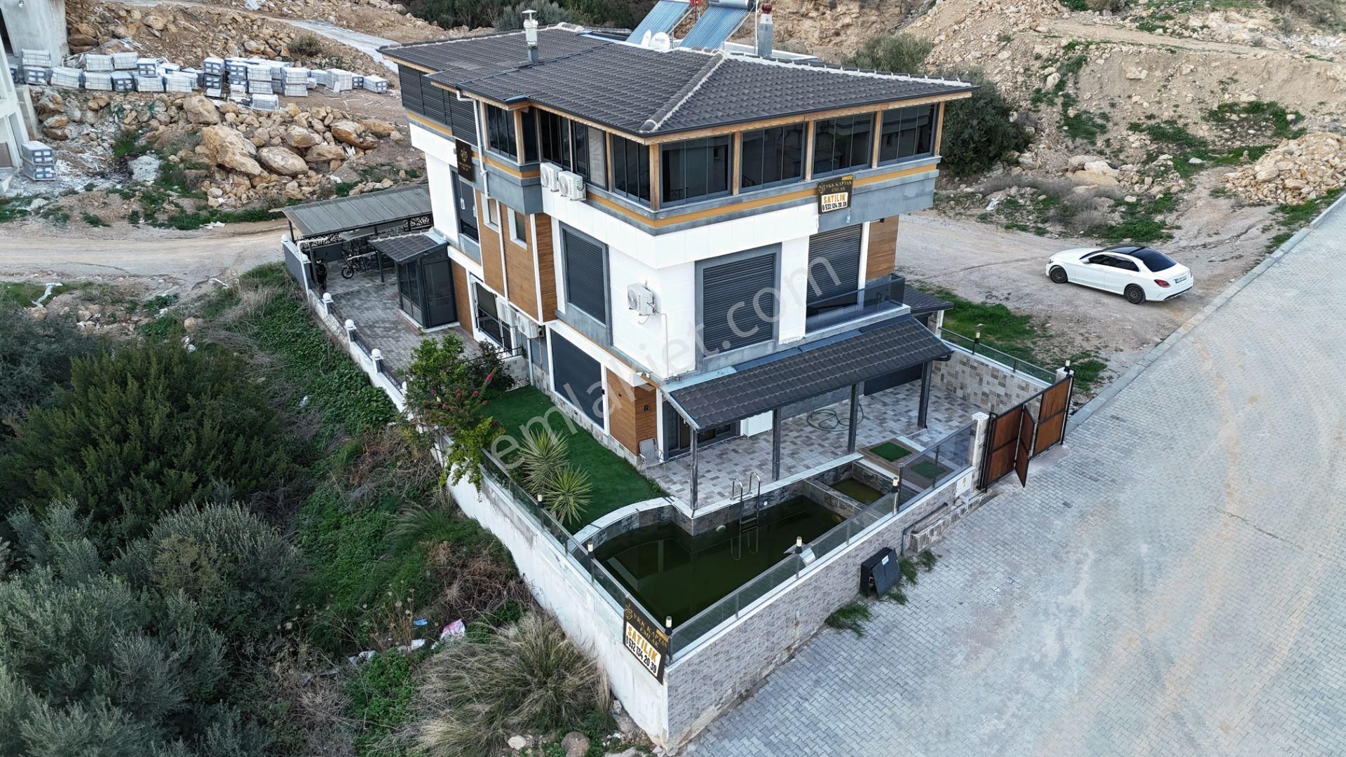 İzmir Seferihisar Atatürk Mahallesi’nde Eşyalı Deniz Manzaralı Havuzlu 4+2 Tripleks Yazlık Villa - Görsel 4