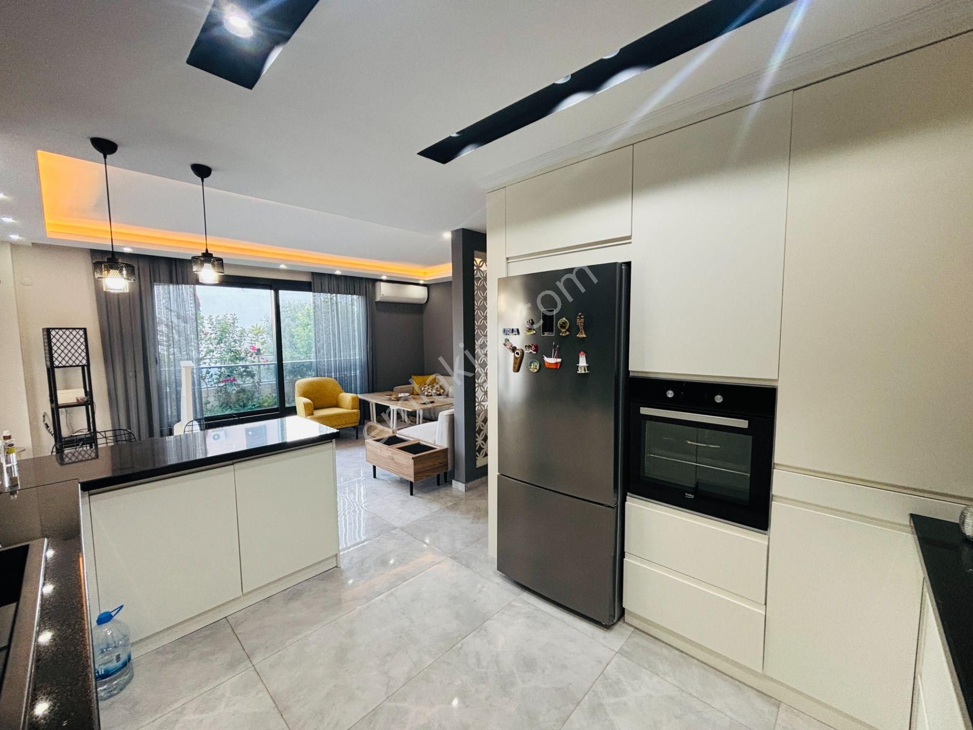 İzmir Seferihisar Atatürk Mahallesi’nde Eşyalı Deniz Manzaralı Havuzlu 4+2 Tripleks Yazlık Villa - Görsel 16