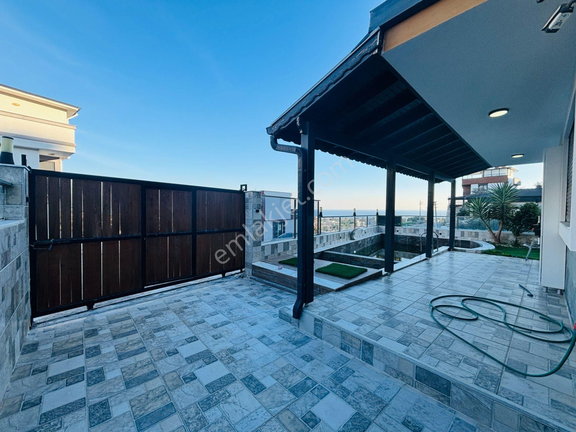 İzmir Seferihisar Atatürk Mahallesi’nde Eşyalı Deniz Manzaralı Havuzlu 4+2 Tripleks Yazlık Villa - Görsel 6