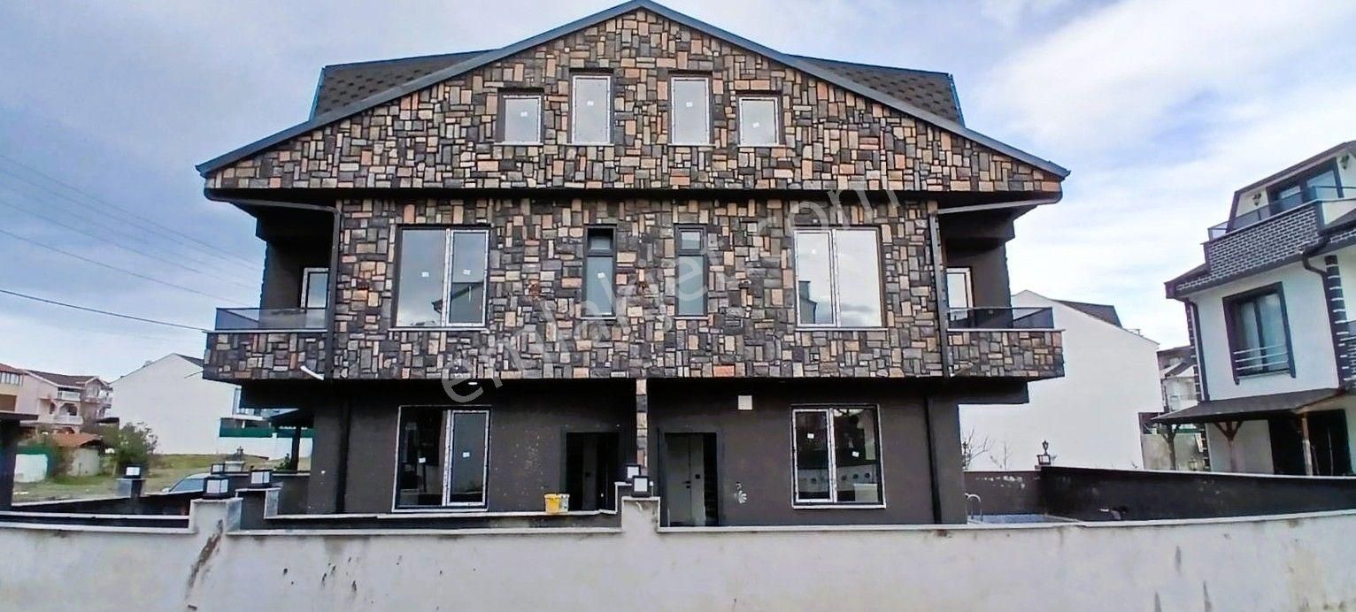 Sakarya Kocaali De Deniz Manzaralı Havuzlu Ön & Arka Cephe Seçenekli Lüks 3+1 - Görsel 3