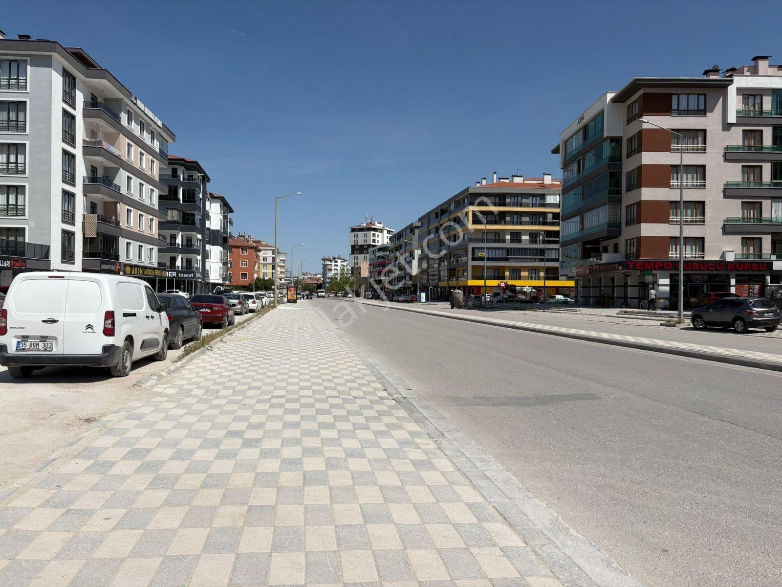 Çimenlik Cad.satılık Kira Getirili Dükkan - Görsel 3