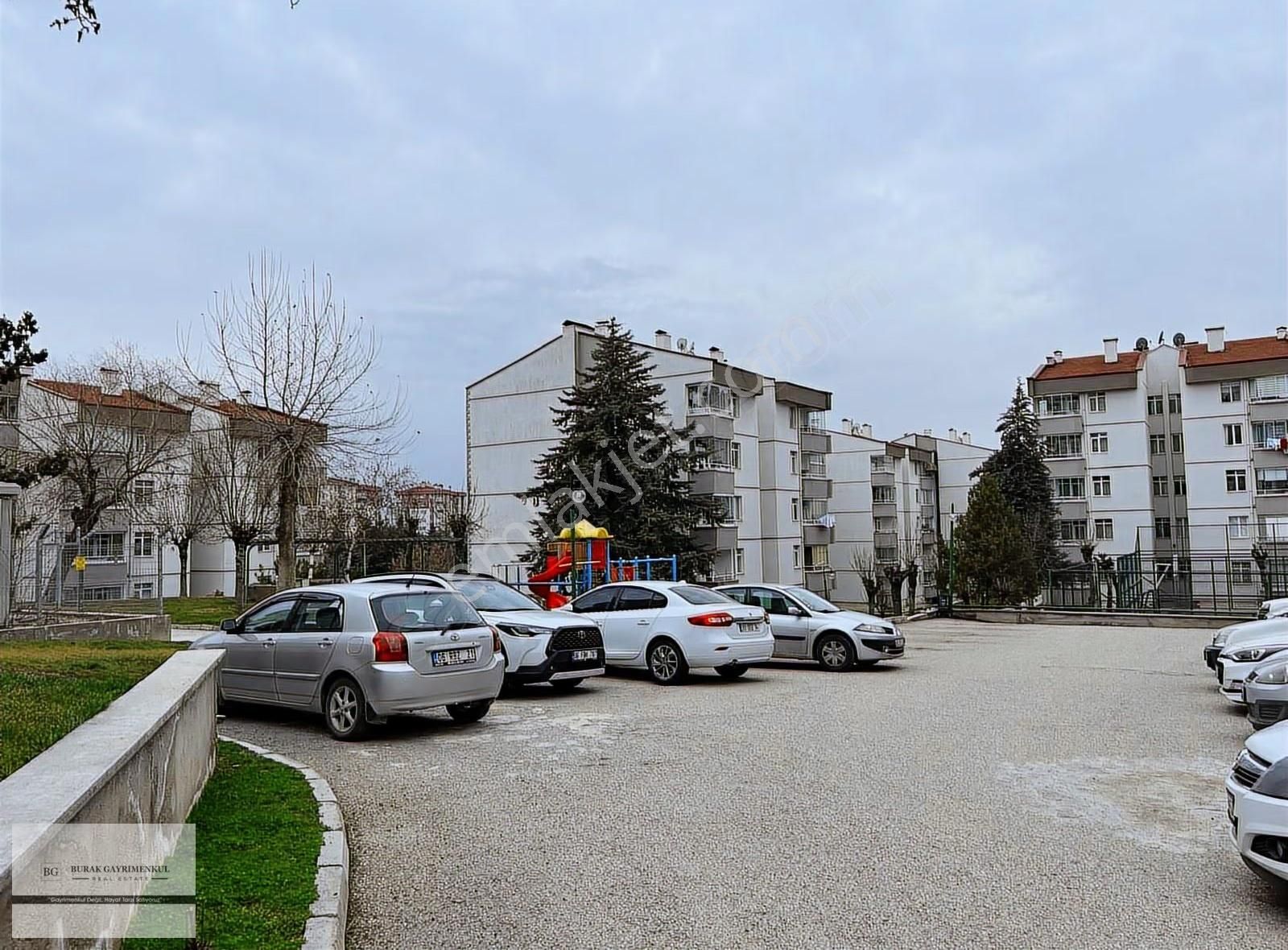 Batıkent Metro Ya Yakın 3+1 Katta Manzaralı Kombili - Görsel 17