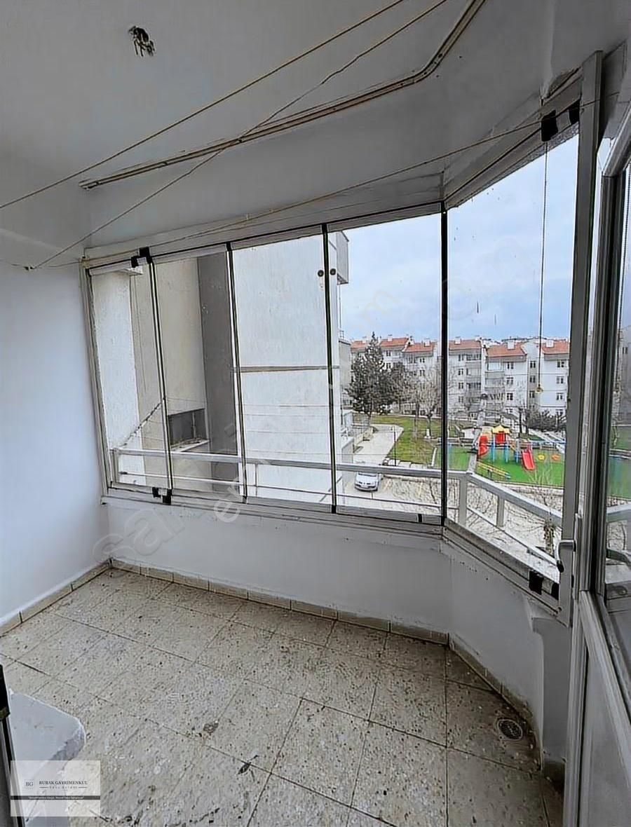 Batıkent Metro Ya Yakın 3+1 Katta Manzaralı Kombili - Görsel 6