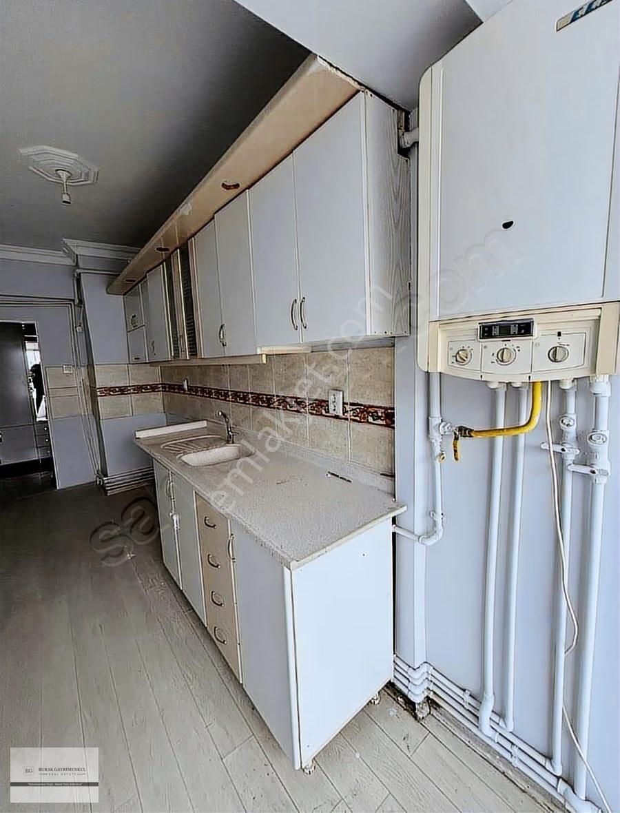 Batıkent Metro Ya Yakın 3+1 Katta Manzaralı Kombili - Görsel 9