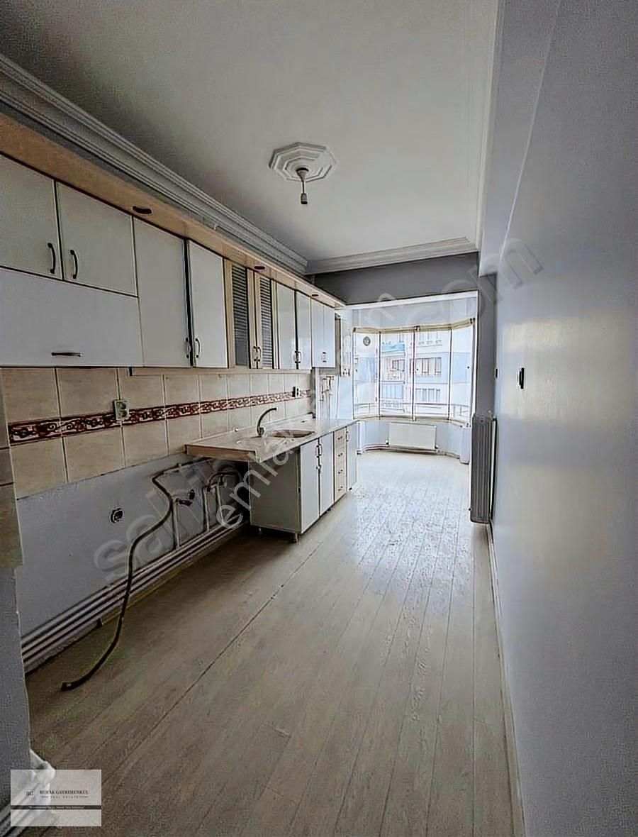 Batıkent Metro Ya Yakın 3+1 Katta Manzaralı Kombili - Görsel 24