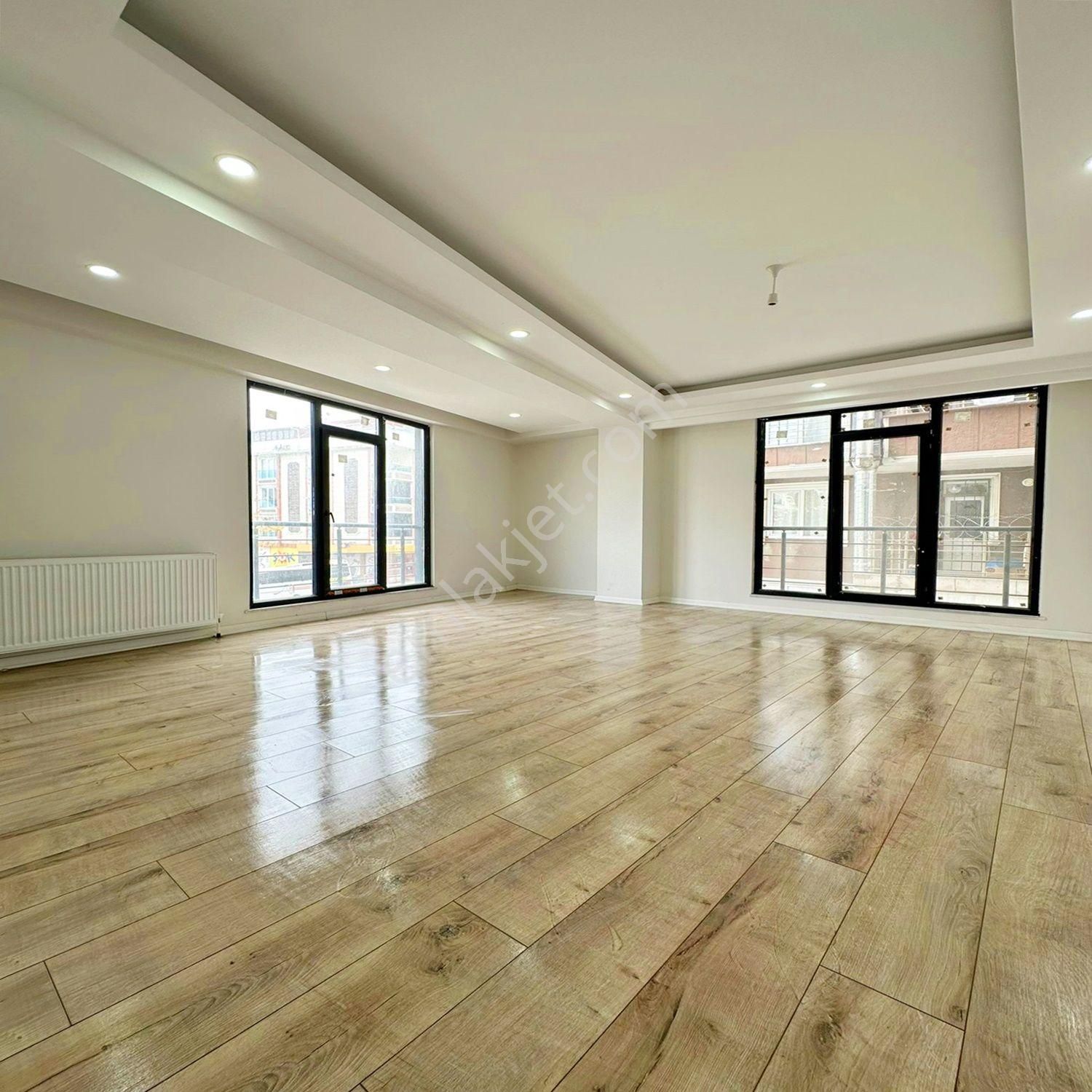 Beylikdüzü Yakuplu Mahallesi'nde 2+1 Sıfır Ara Kat Daire