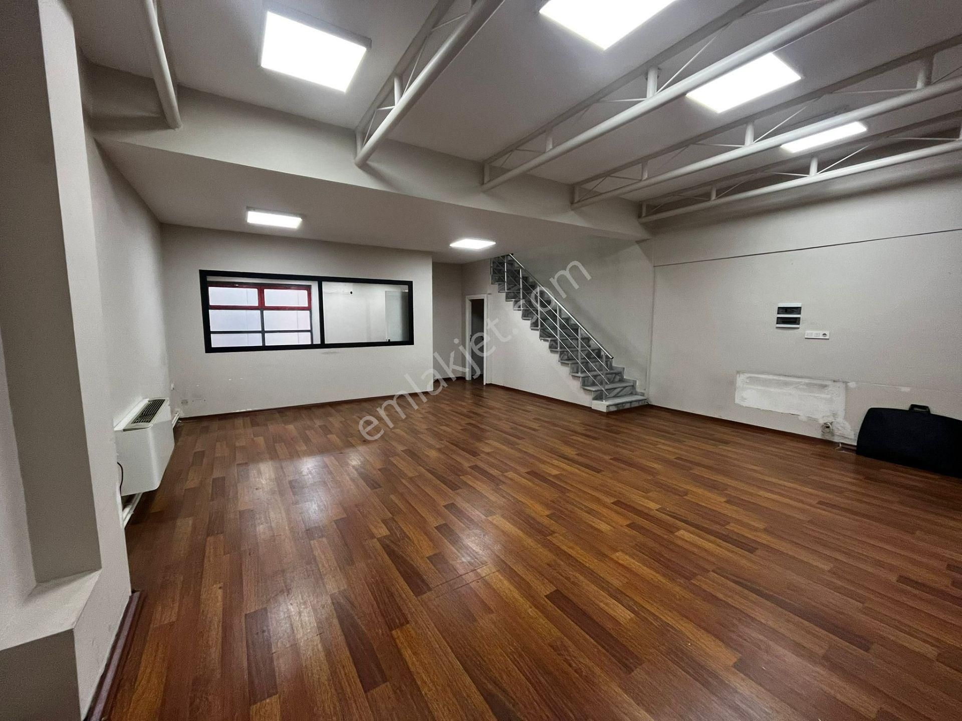 Koza Plaza Yanında Yük Asansörü Karşısında 160m2 Kiralık İş Yeri