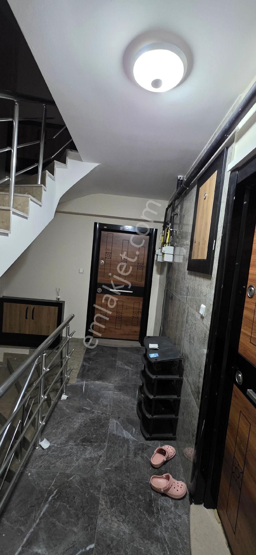 Caddede Lüks Satılık Apart