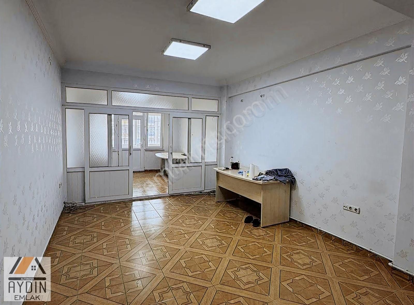 Altınova Merkez Ana Cadde Üzeri 1+0 Ofis Veya Daire