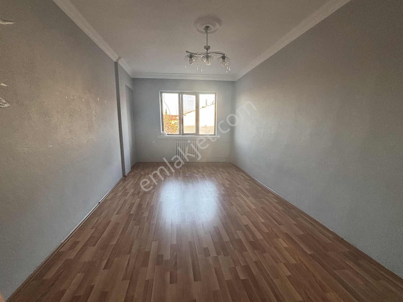 İstiklal Mahallesinde Kiralık 2+1 Daire - Görsel 13