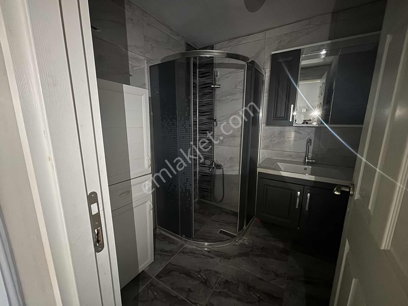 İstiklal Mahallesinde Kiralık 2+1 Daire - Görsel 3