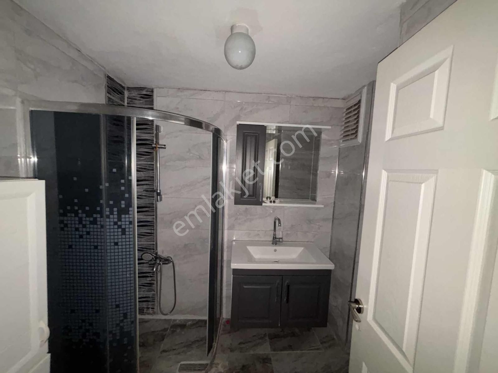 İstiklal Mahallesinde Kiralık 2+1 Daire - Görsel 18