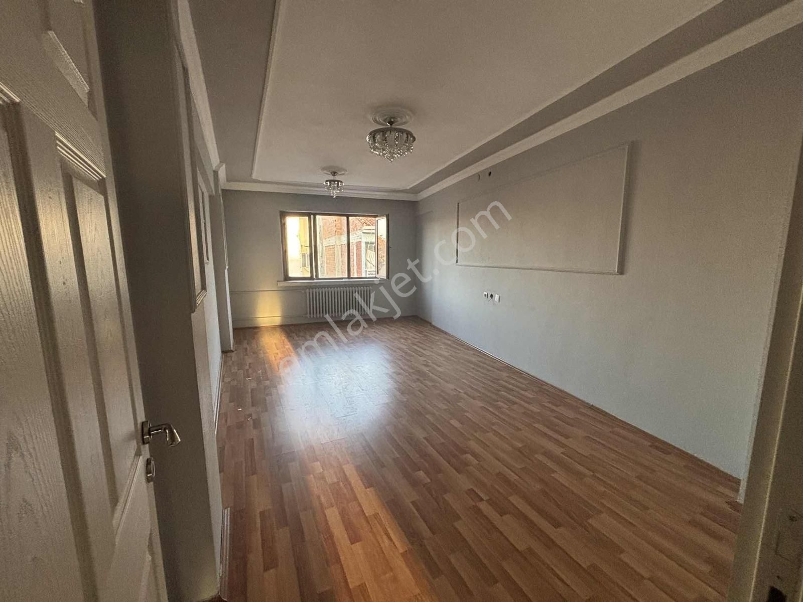 İstiklal Mahallesinde Kiralık 2+1 Daire - Görsel 11