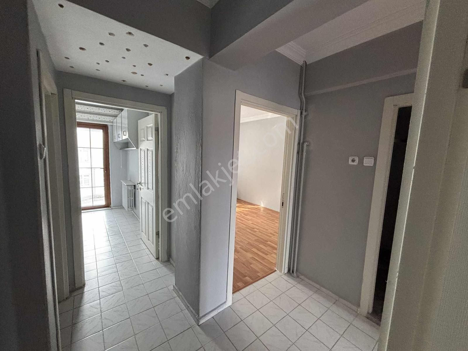 İstiklal Mahallesinde Kiralık 2+1 Daire - Görsel 15