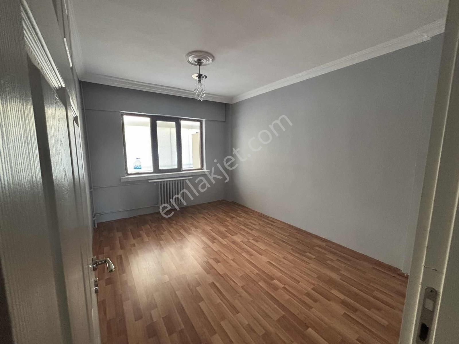 İstiklal Mahallesinde Kiralık 2+1 Daire - Görsel 6