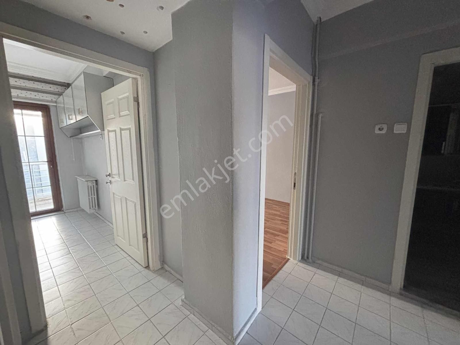 İstiklal Mahallesinde Kiralık 2+1 Daire - Görsel 24