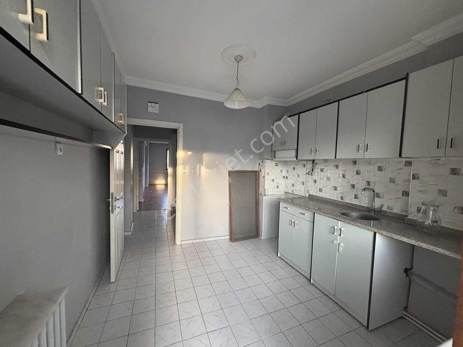 İstiklal Mahallesinde Kiralık 2+1 Daire - Görsel 12