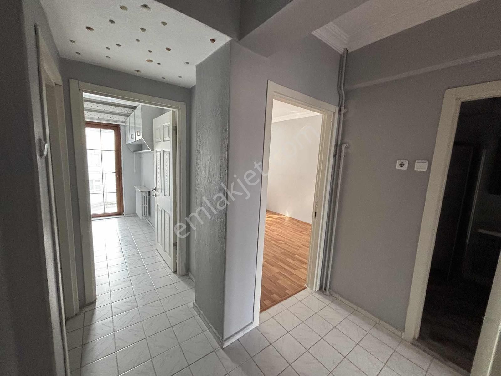 İstiklal Mahallesinde Kiralık 2+1 Daire - Görsel 25