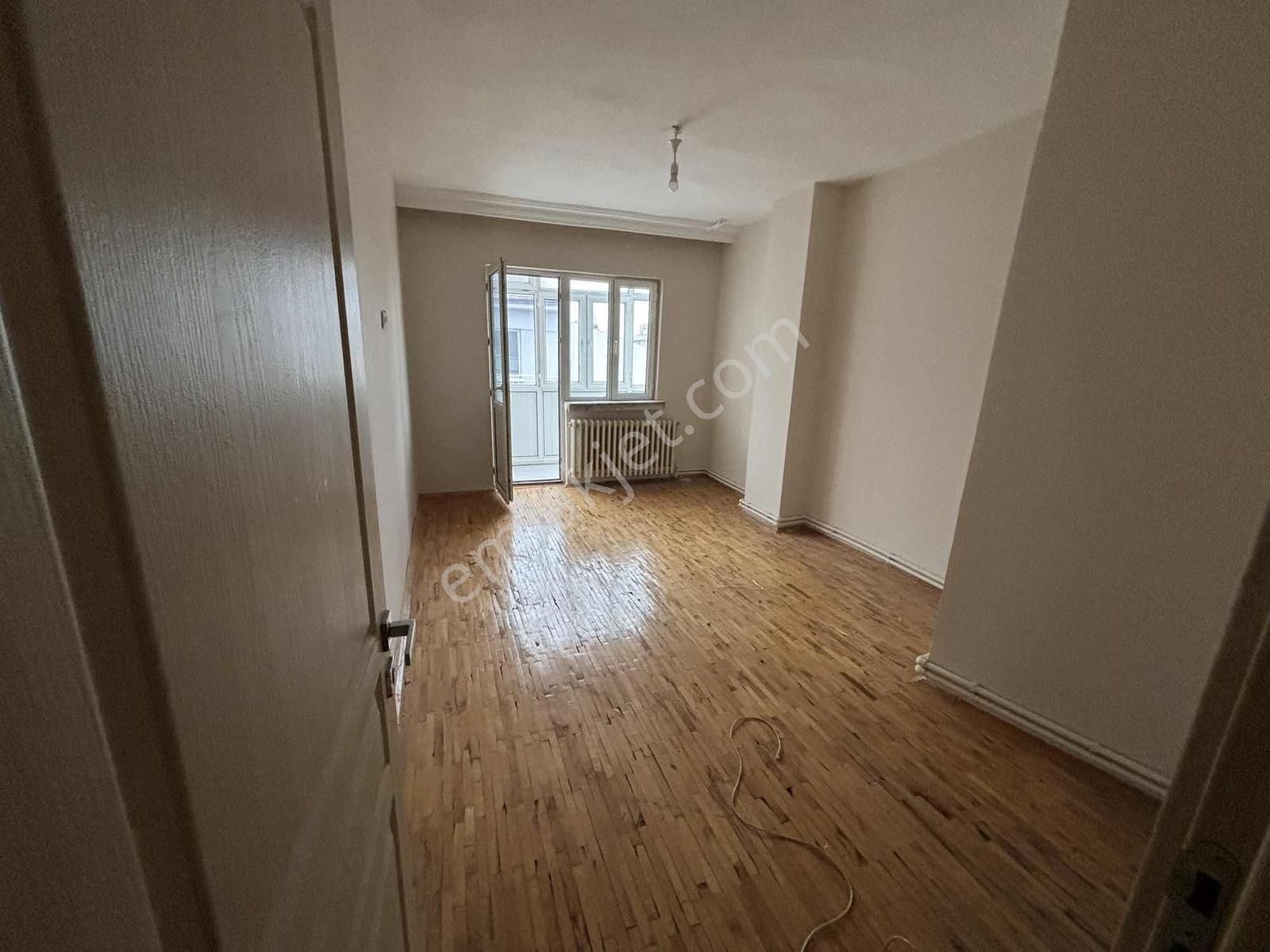 Sivrihisar Caddesi Üzerinde 3+1 Kiralık Daire - Görsel 12