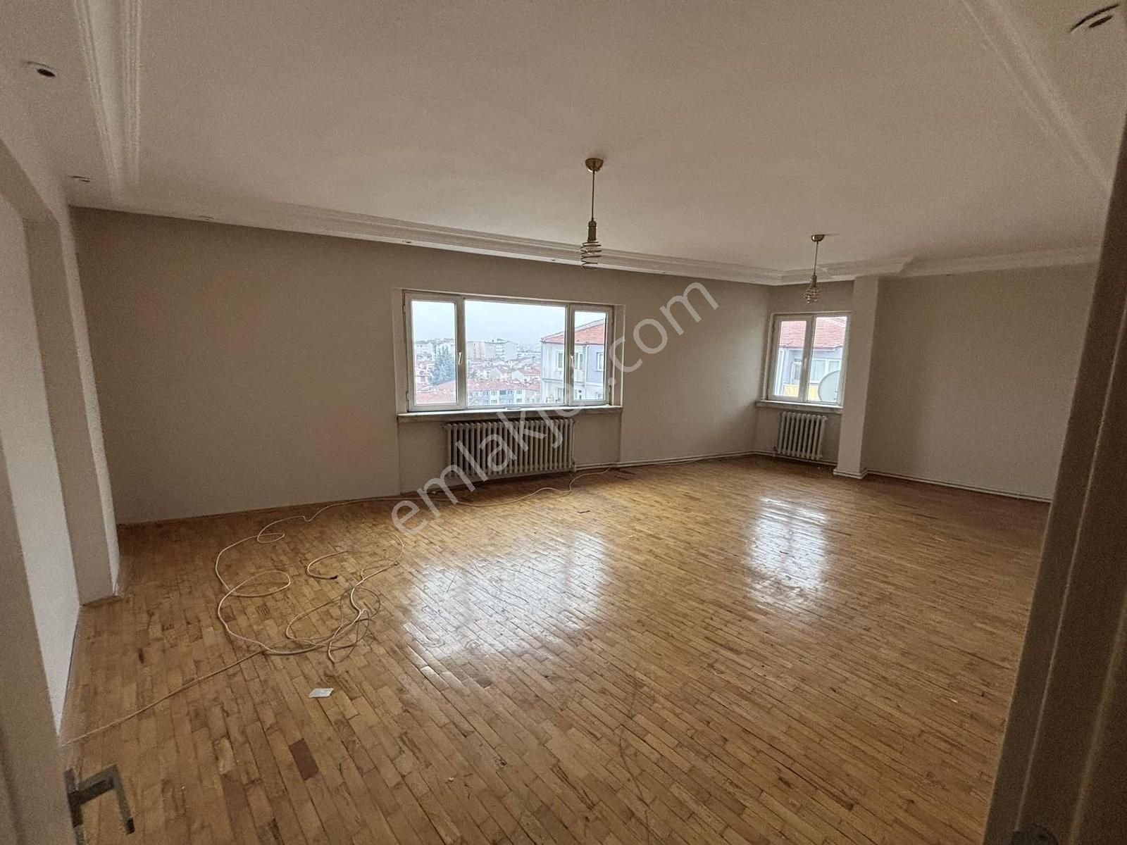 Sivrihisar Caddesi Üzerinde 3+1 Kiralık Daire - Görsel 18