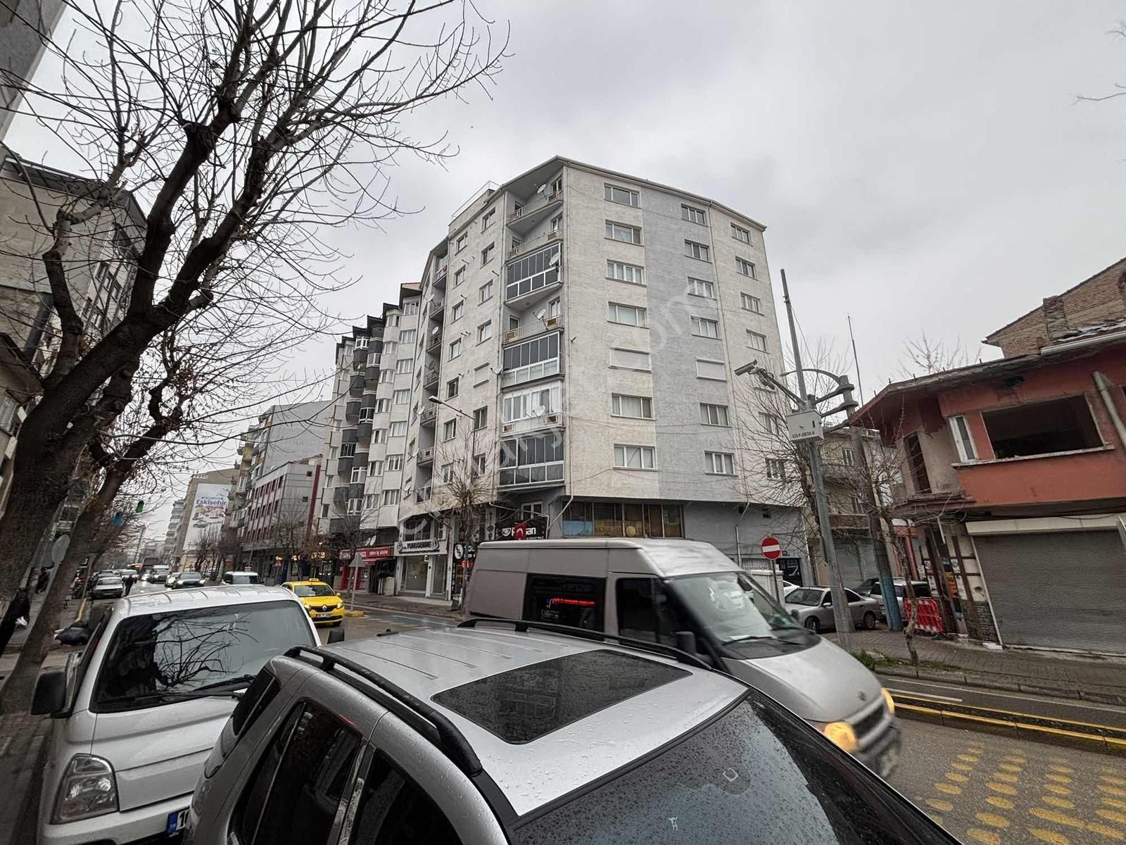 Sivrihisar Caddesi Üzerinde 3+1 Kiralık Daire - Görsel 17