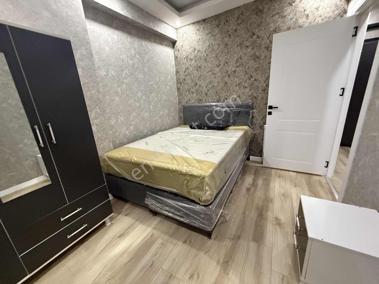 Burhan Kılınç'dan Eşyalı Kiralık Lüx 1+1 Merkezi Konumda - Görsel 2