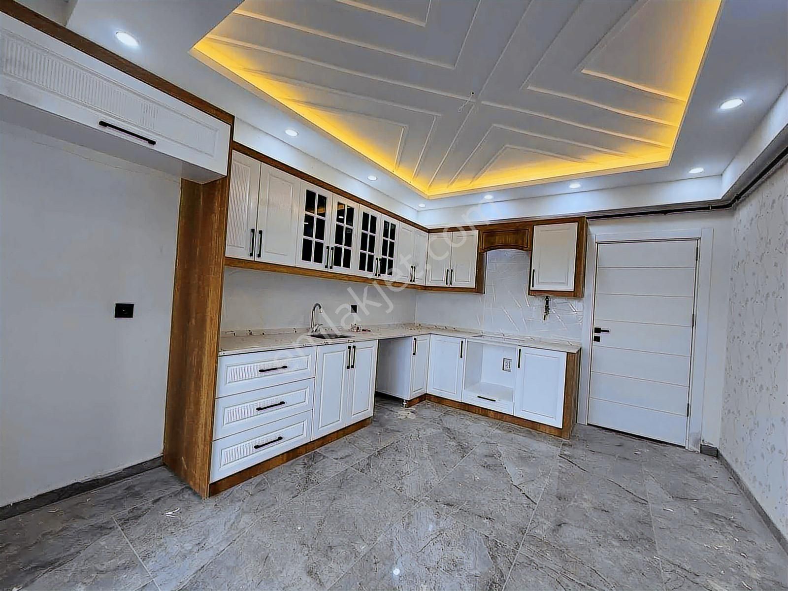 Burhan Kılınç'dan Geniş Lüx 2+1 Site İçerisinde Ebeveyn Banyolu