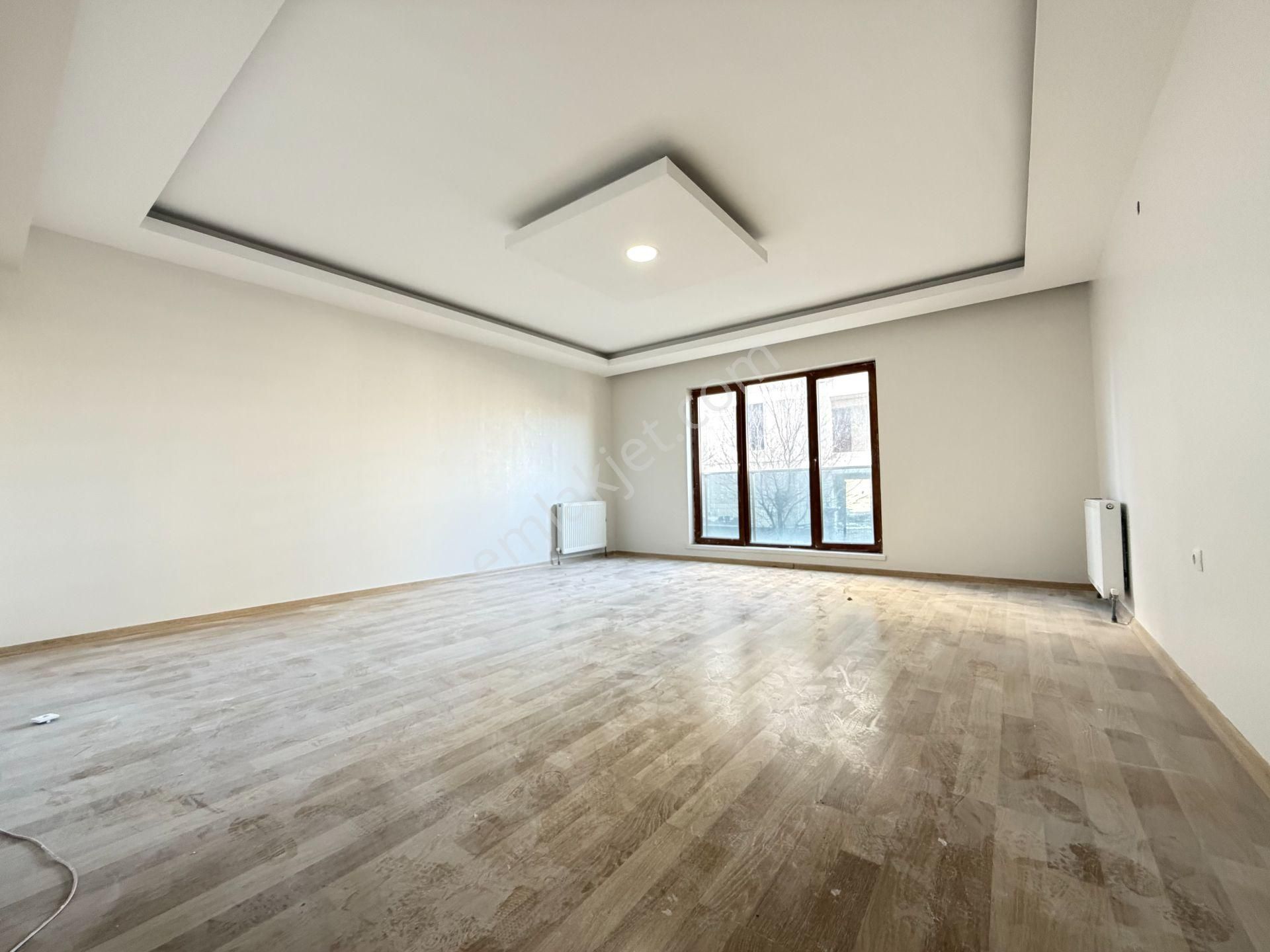 Gökçe Emlak'tan Sarayda Sitede Giysi Odalı 3+1 Satılık Daire