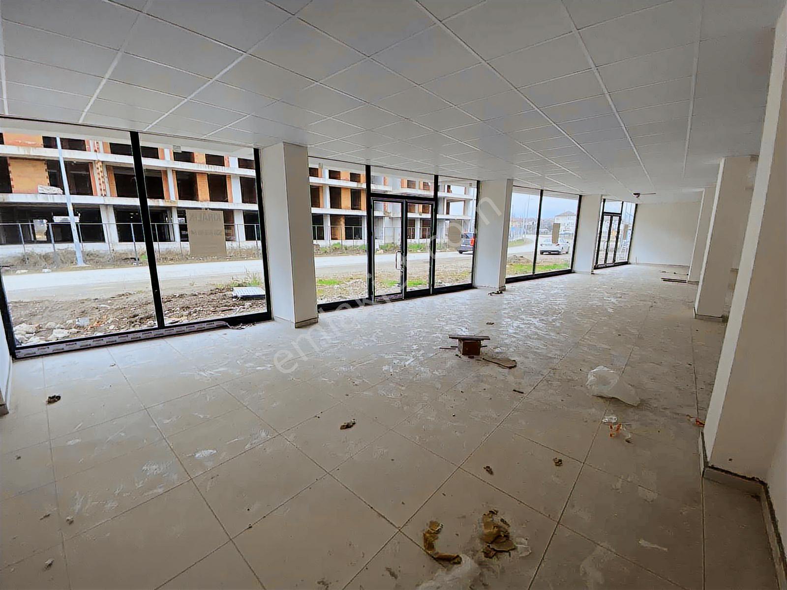 Akmanoğlu Emlak'tan Koçyazı Mahallesinde Kiralık 160 M2 Dükkan - Görsel 12