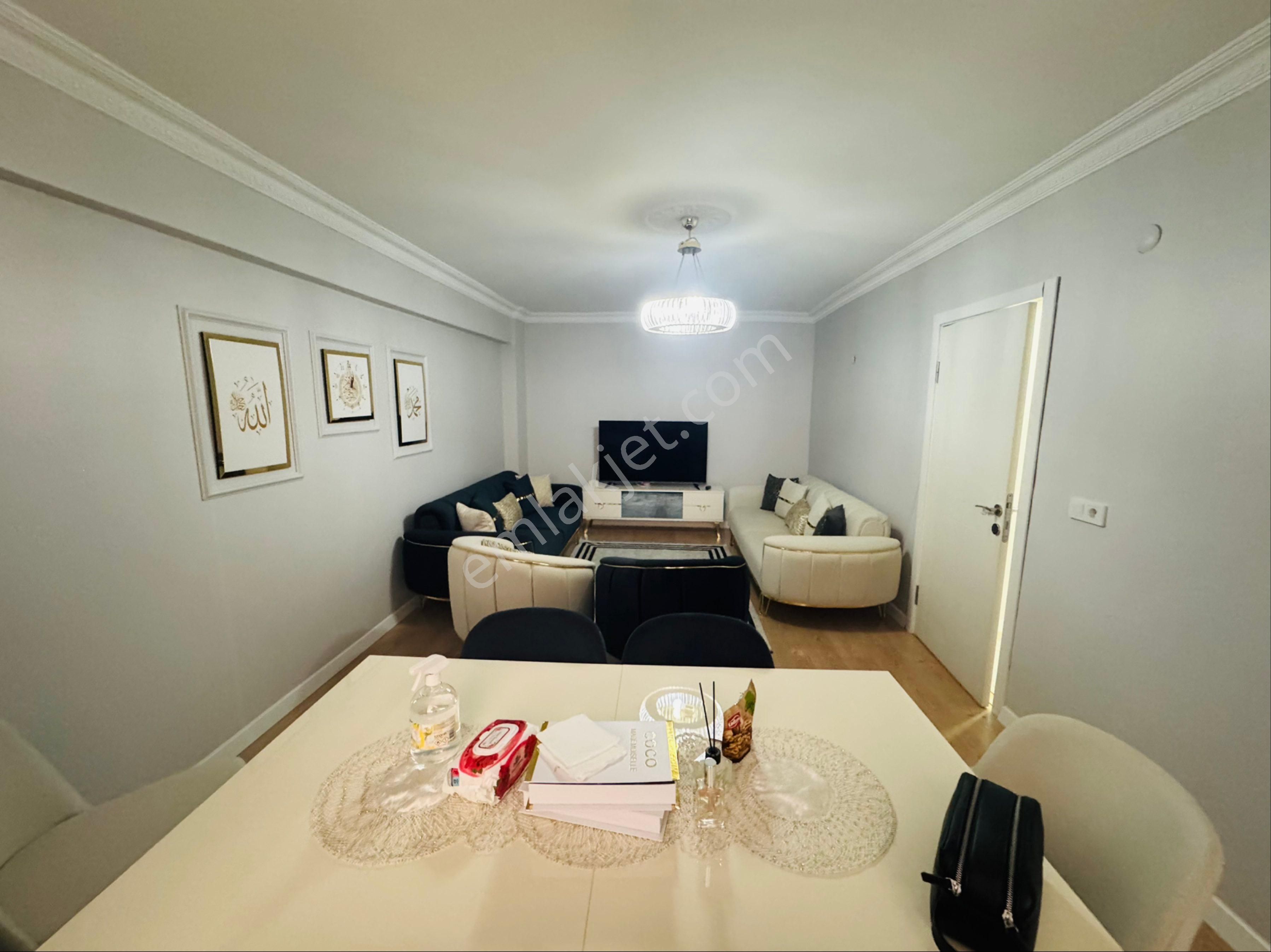 Selehattin Eyyubi’de Caddeye 2. Bina Asansörlü Otoparklı Satılık Daire