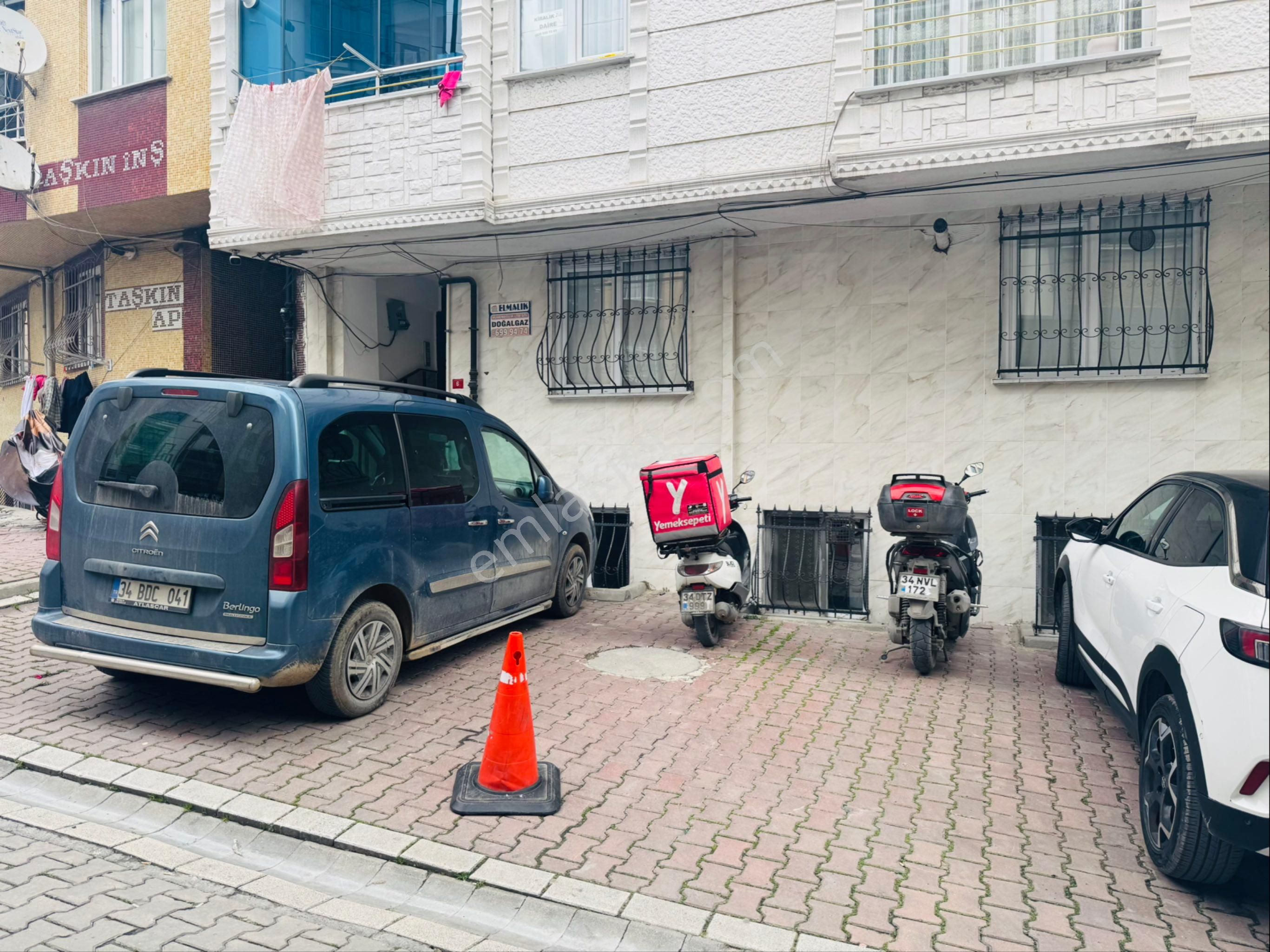 Selehattin Eyyubi’de Caddeye 2. Bina Asansörlü Otoparklı Satılık Daire - Görsel 25