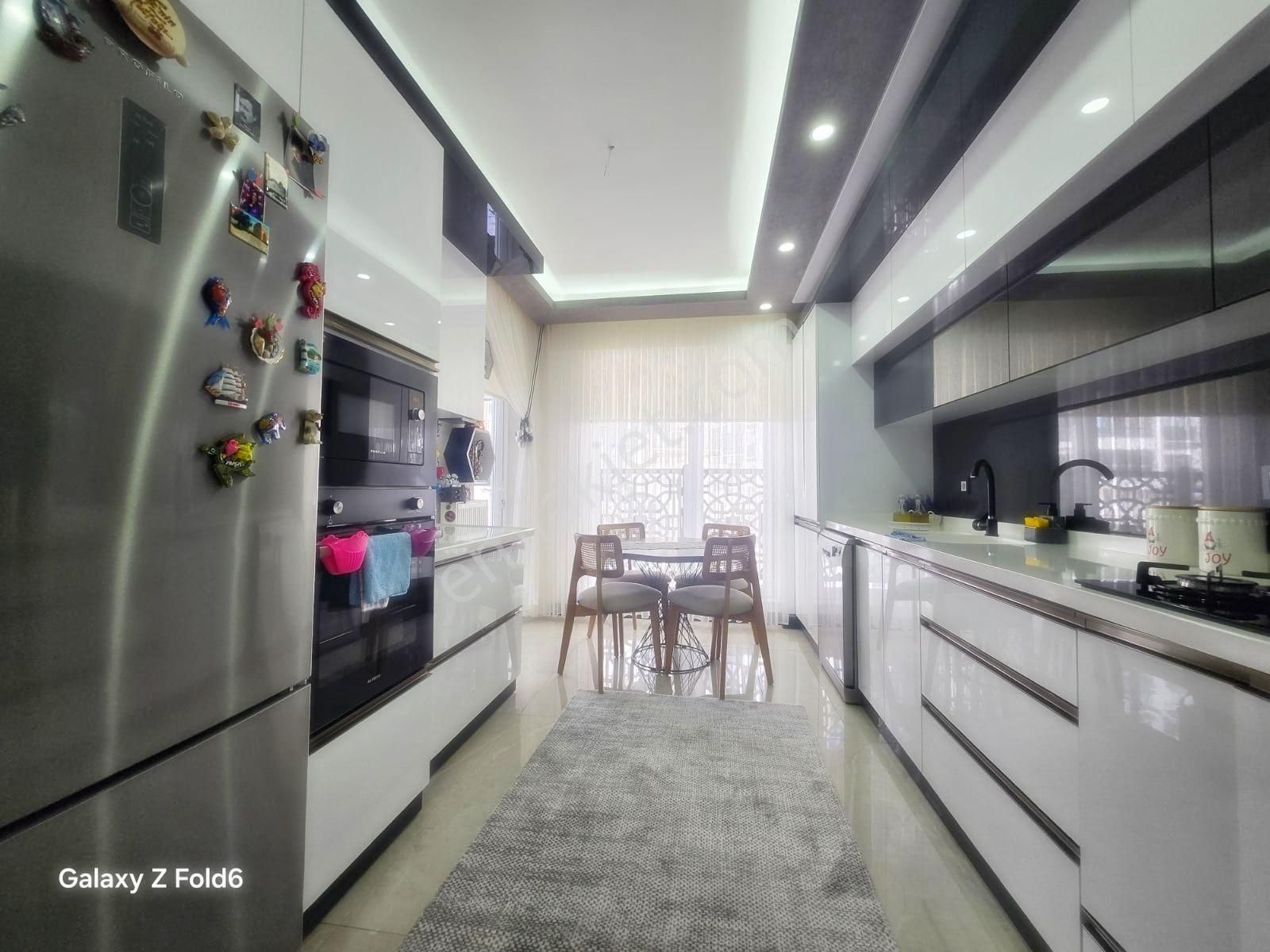 Karakaya'da Katta Emasalerin Altında Acill Satılık 3+1 Daire